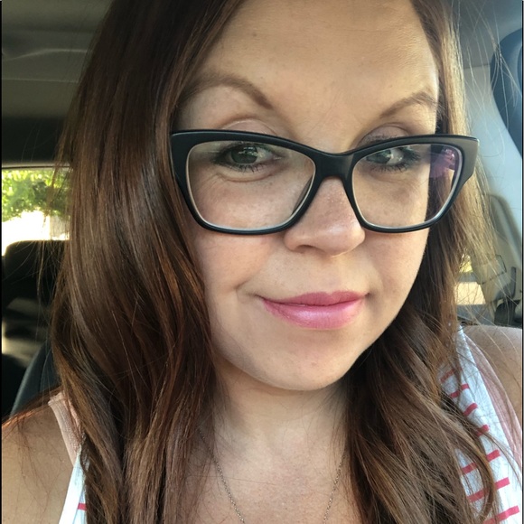 Meet your Posher, Sarah - Picture 2 of 3